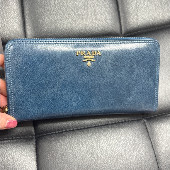 Good quality pink leather Prada wallet! - Picture 9 of 11